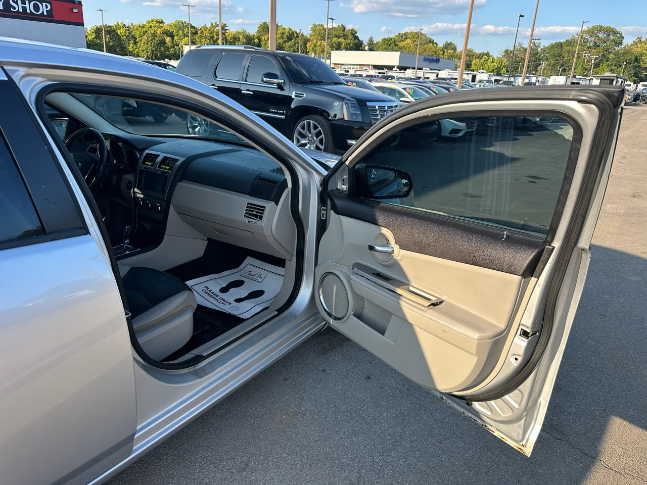 Used 2010 Dodge Avenger R/T image 9