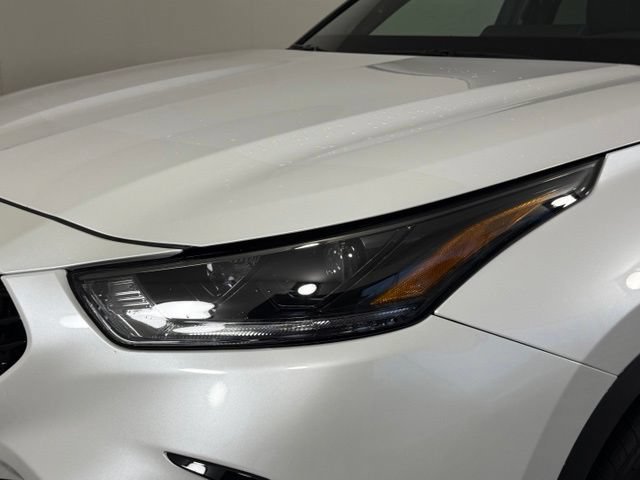 Used 2024 Toyota Highlander XSE FWD image 12