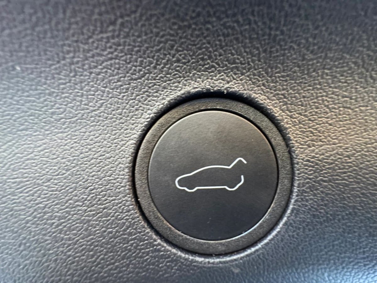 Used 2023 Tesla Model Y Long Range AWD/4WD image 39