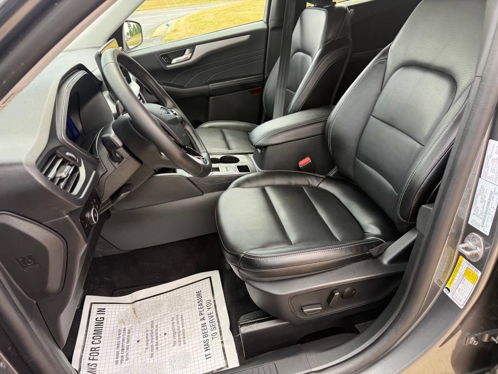 Used 2025 Ford Escape Platinum AWD/4WD image 13