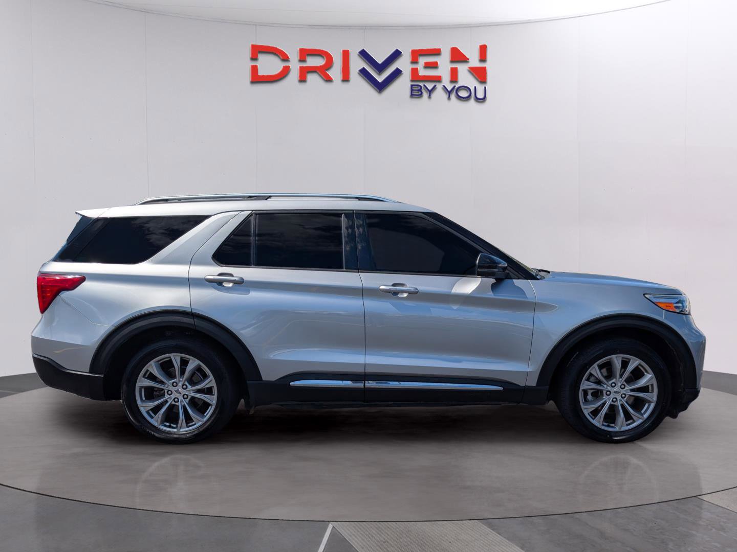 Used 2021 Ford Explorer Limited w/ Equipment Group 301A image 6