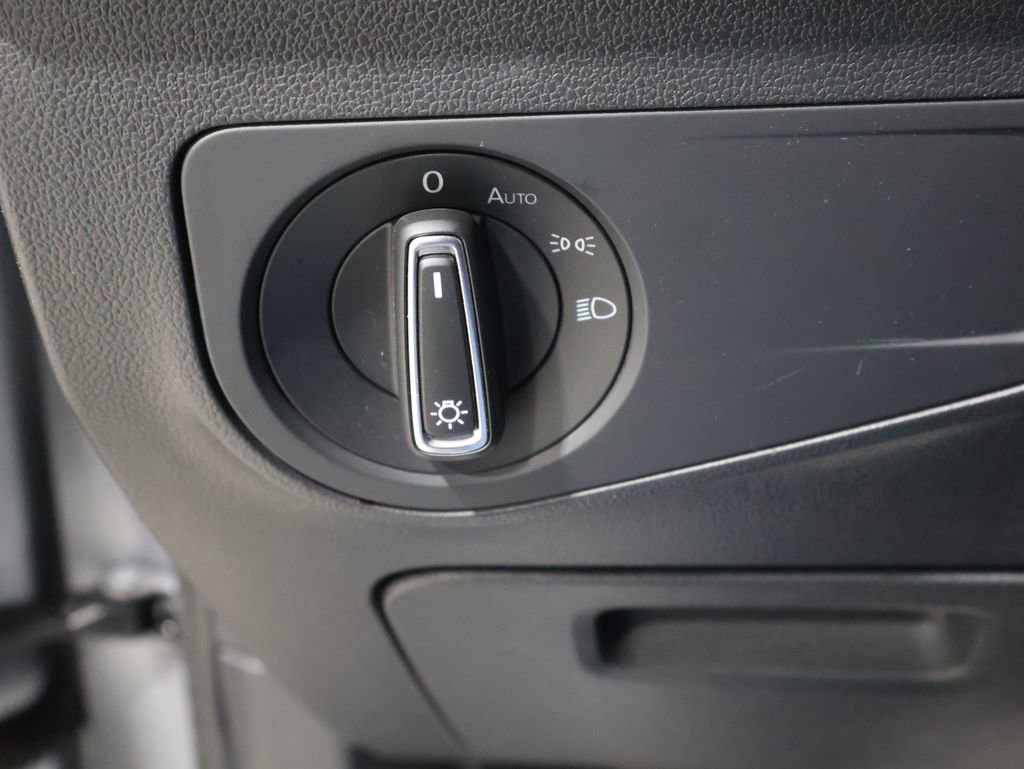 Used 2024 Volkswagen Tiguan SE image 31