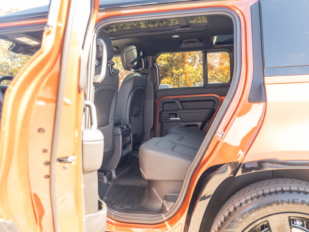 New 2027 Land Rover Defender 110 X-Dynamic SE AWD/4WD image 21