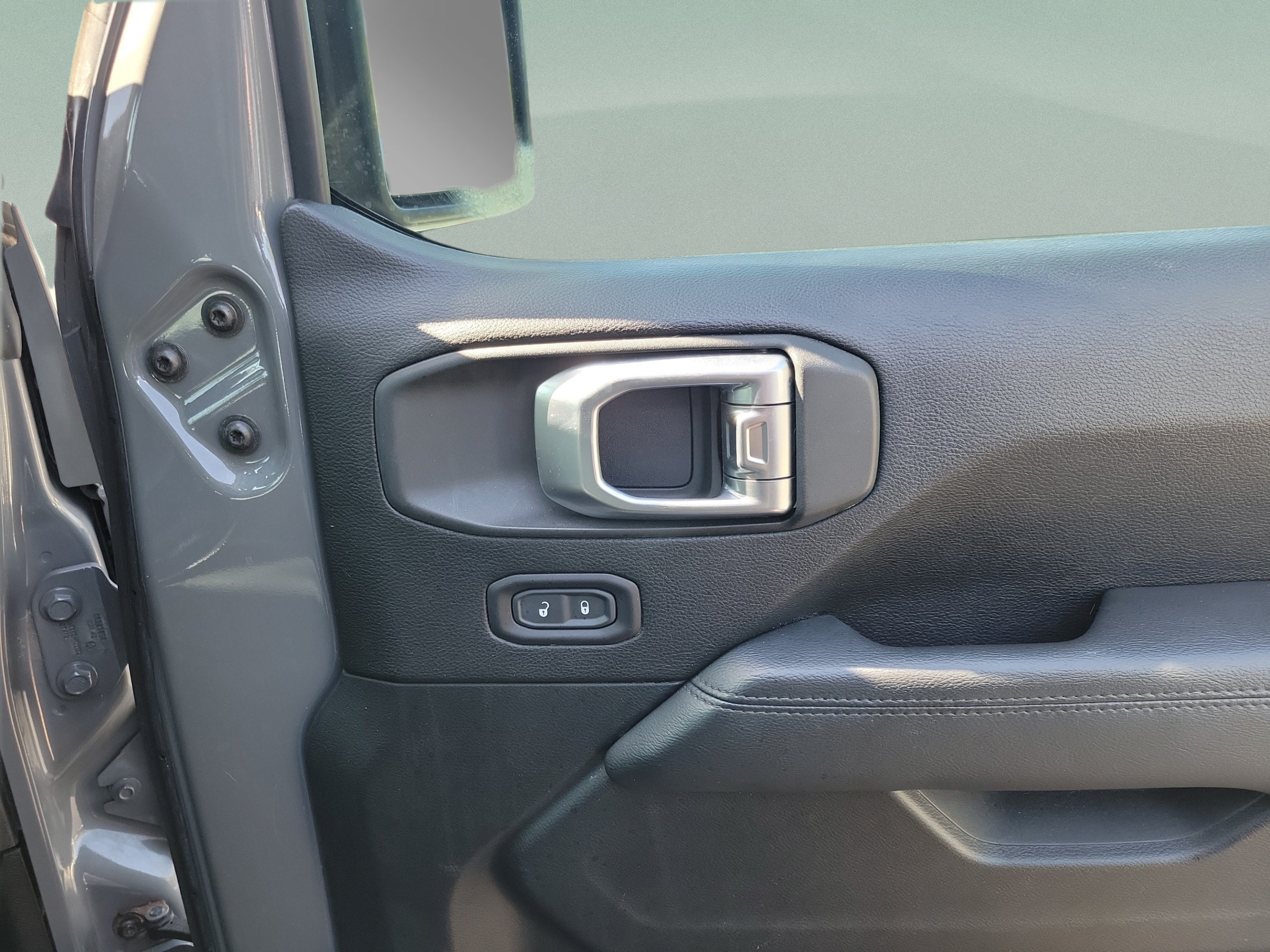 Used 2020 Jeep Wrangler Unlimited Sahara AWD/4WD image 27