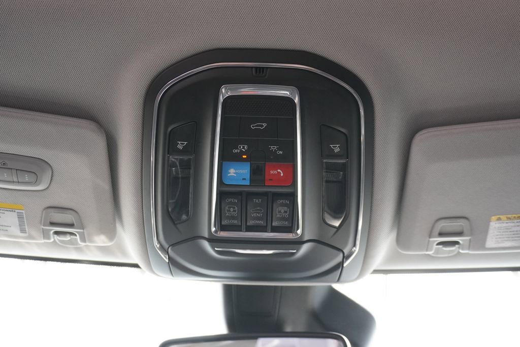 Used 2023 Jeep Grand Cherokee L Limited w/ Black Appearance Package AWD/4WD image 27