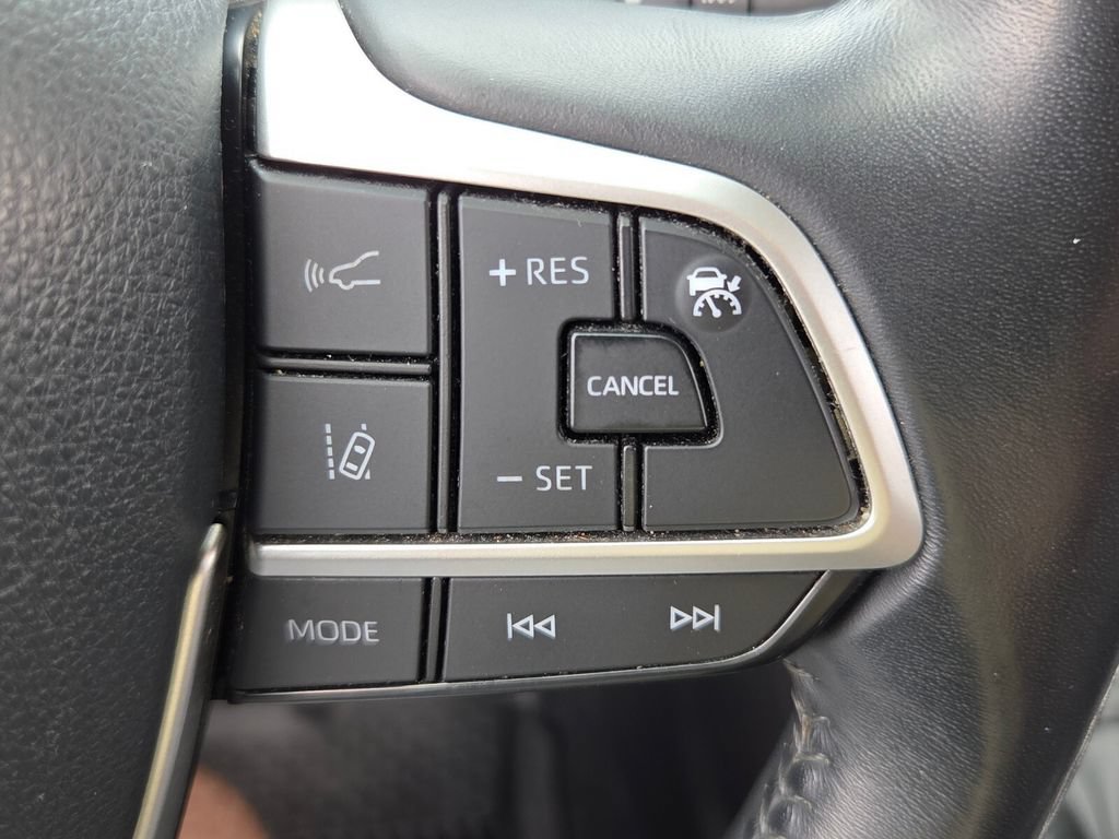 Used 2022 Toyota Highlander XLE FWD image 33