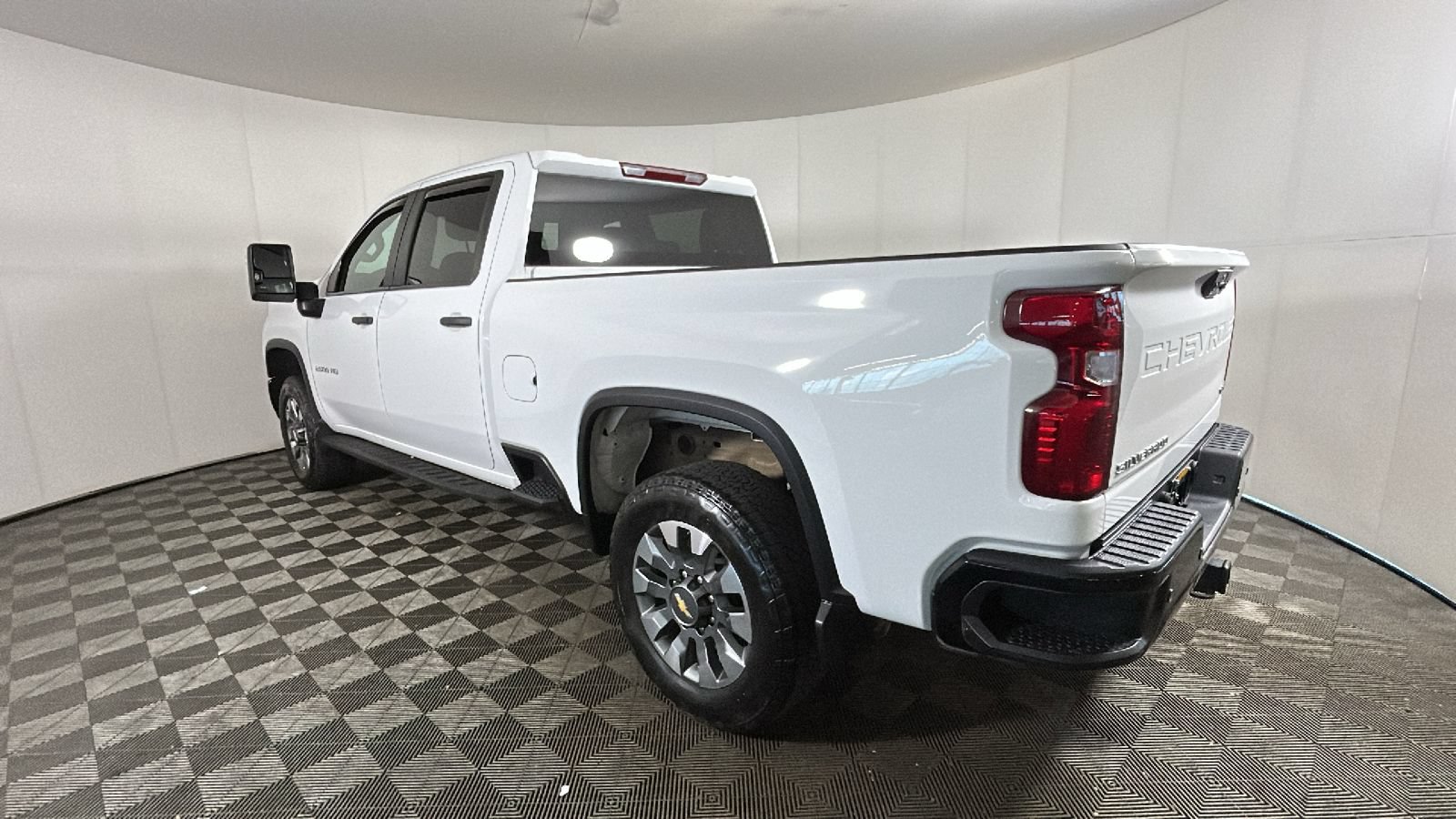 Used 2024 Chevrolet Silverado 2500 Custom w/ Custom Value Package AWD/4WD video 5