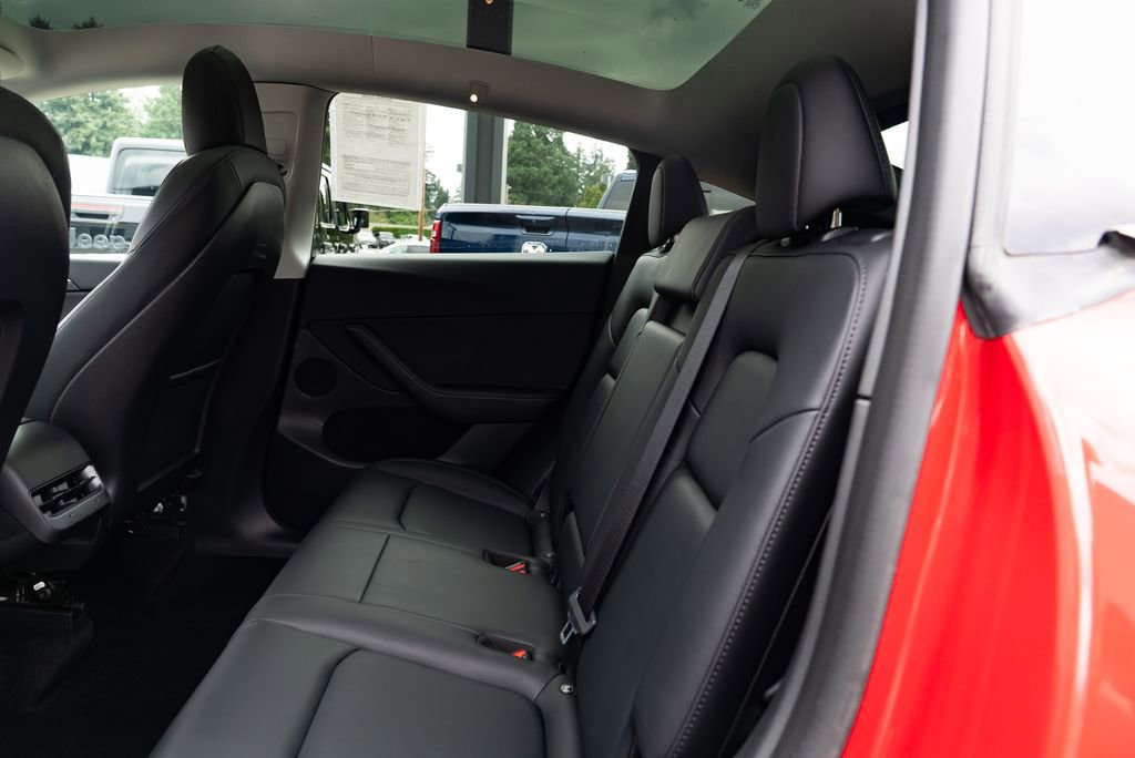 Used 2022 Tesla Model Y Long Range AWD/4WD image 18