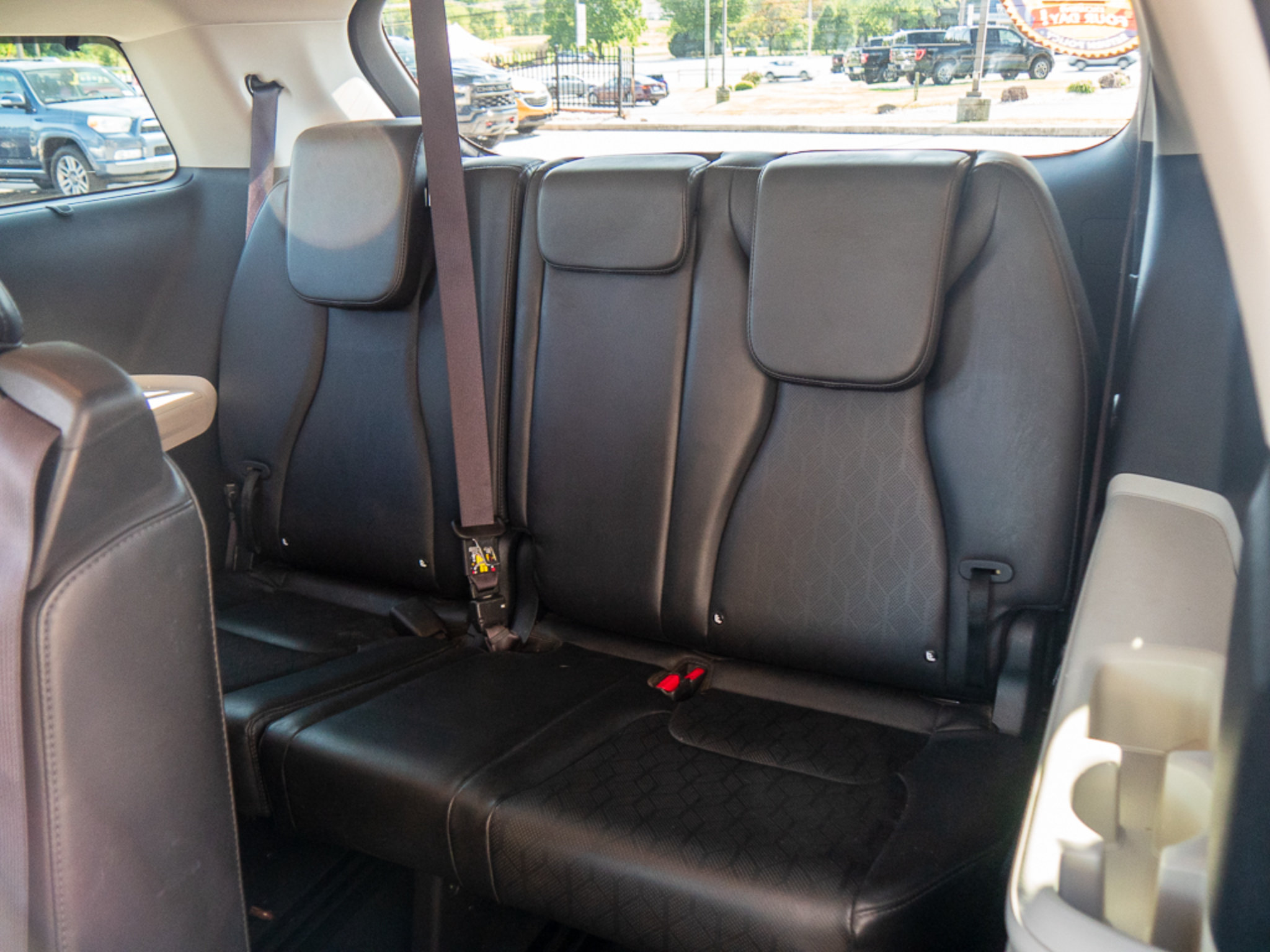 Used 2022 Kia Carnival EX FWD image 19