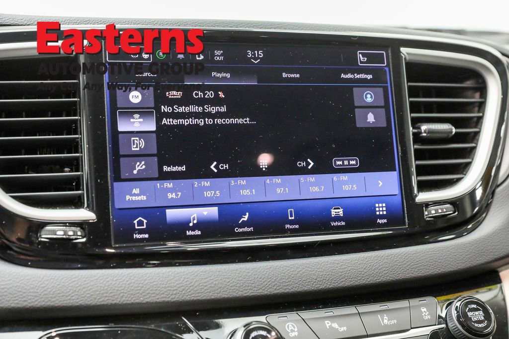 Used 2023 Chrysler Pacifica Touring-L FWD image 19
