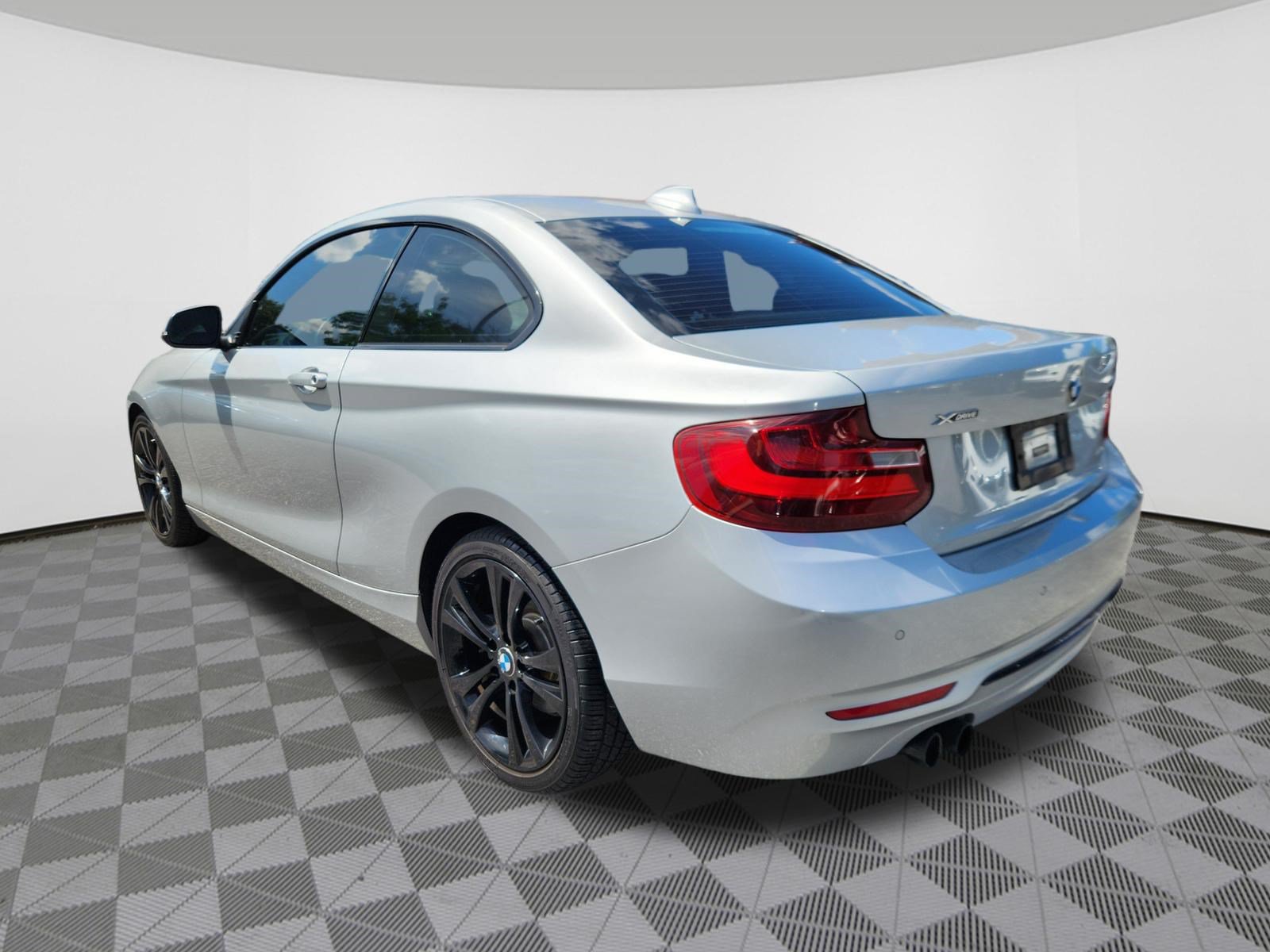 Used 2017 BMW 230i xDrive Coupe AWD/4WD image 3