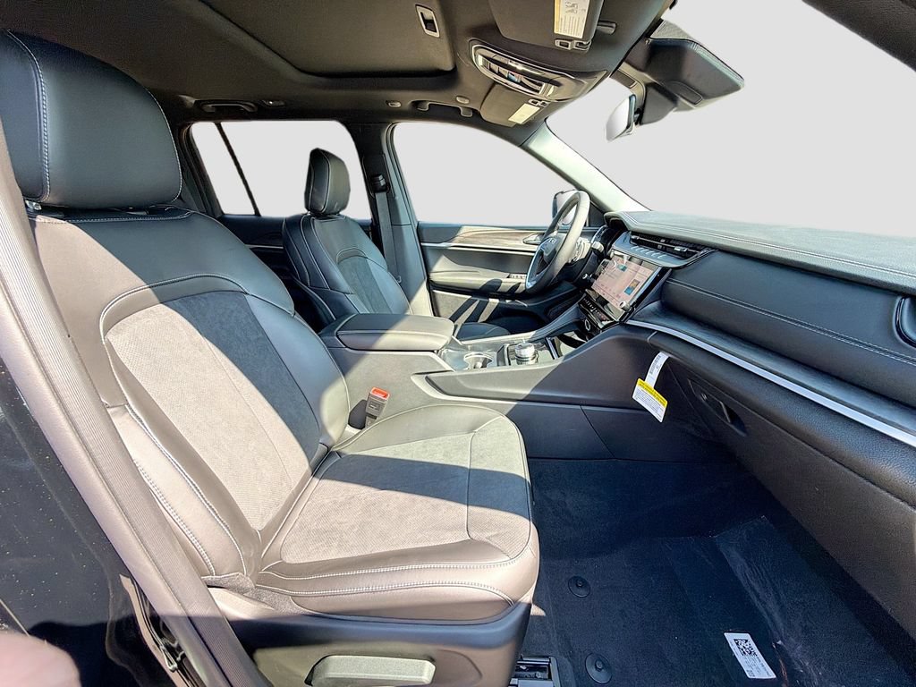 New 2026 Jeep Grand Cherokee Altitude AWD/4WD image 15