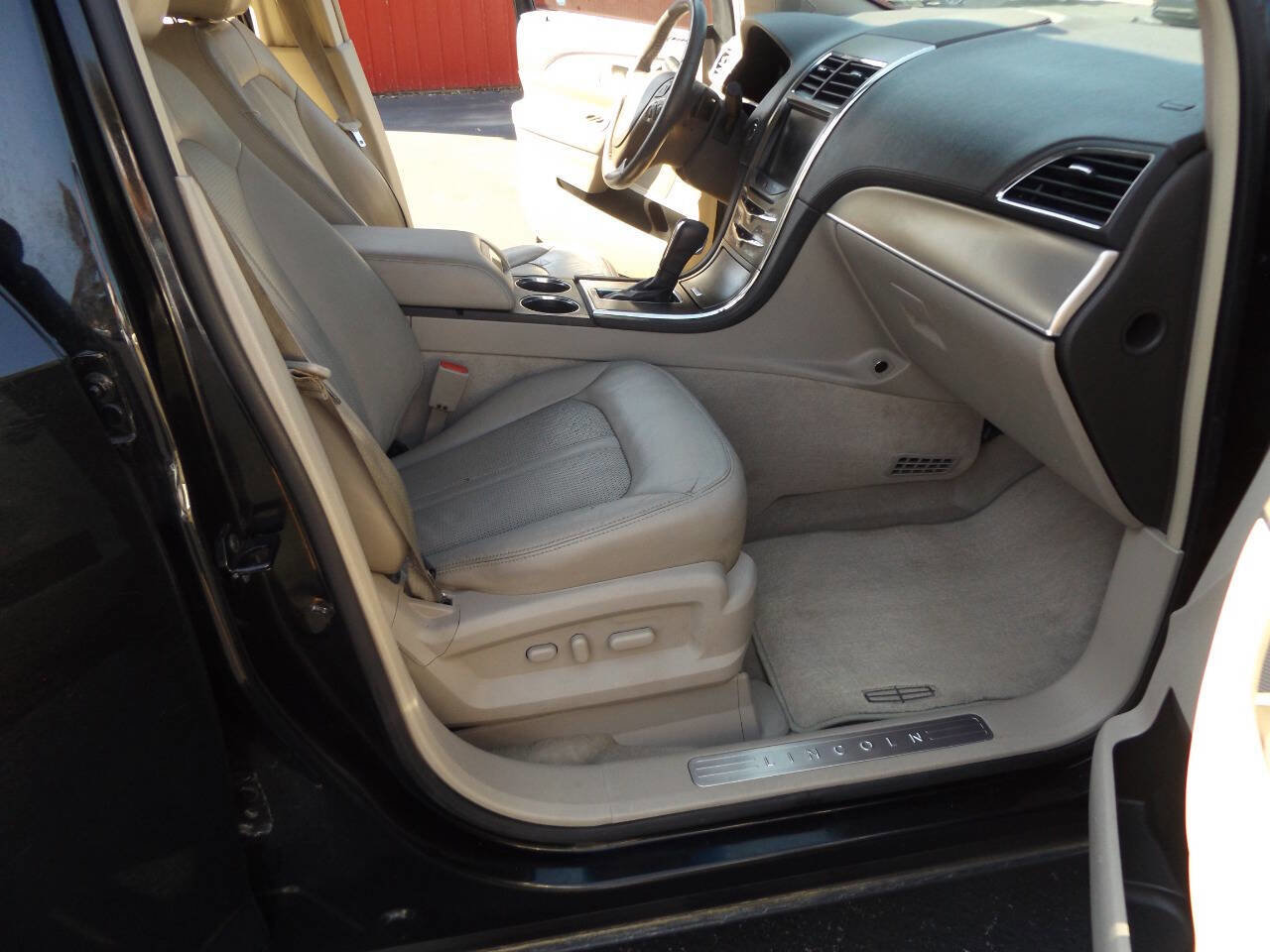 Used 2013 Lincoln MKX AWD image 21