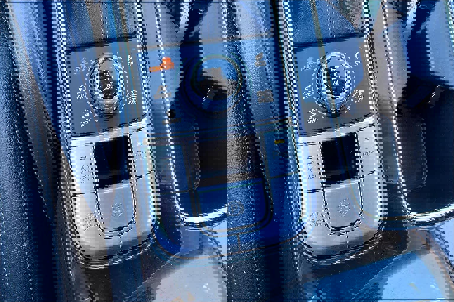 Used 2024 Kia Telluride EX w/ EX Captain's Chair Package image 32