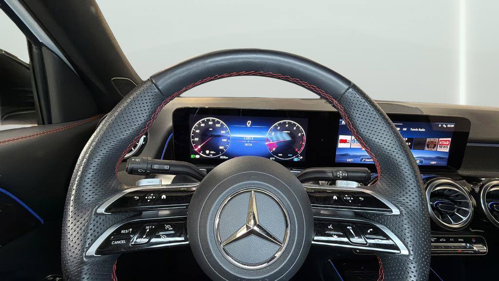 Used 2025 Mercedes-Benz GLB 250 image 29