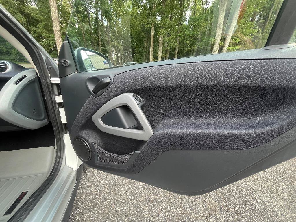 Used 2014 smart fortwo pure RWD image 22