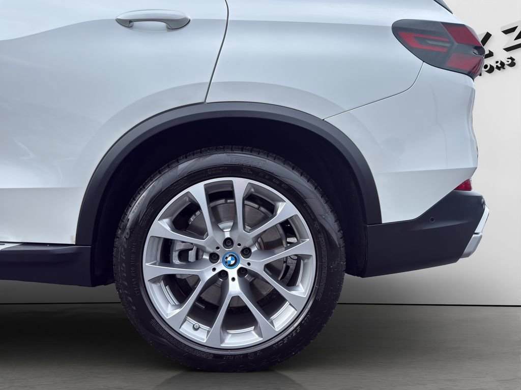 Used 2025 BMW X5 xDrive50e image 27