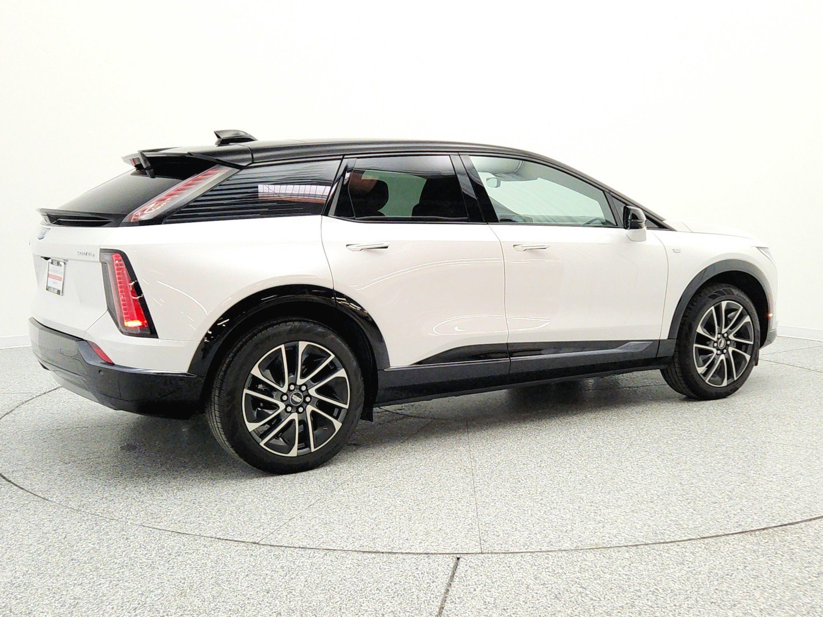 Used 2025 Cadillac Optiq Sport 1 w/ LPO, Floor Liner Package AWD/4WD image 5