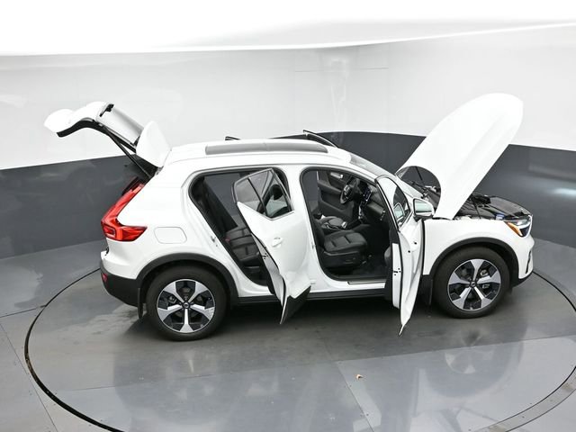 Used 2023 Volvo XC40 B4 Plus w/ Protection Package Premier image 47