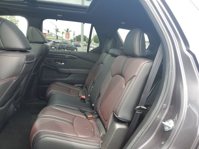 Certified 2025 Honda Pilot Black Edition image 14
