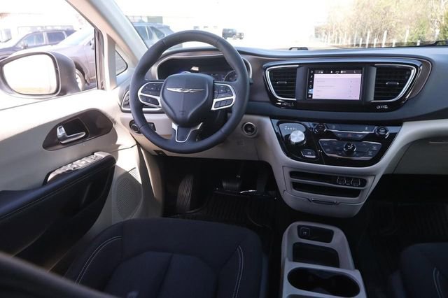 Used 2023 Chrysler Voyager LX image 24