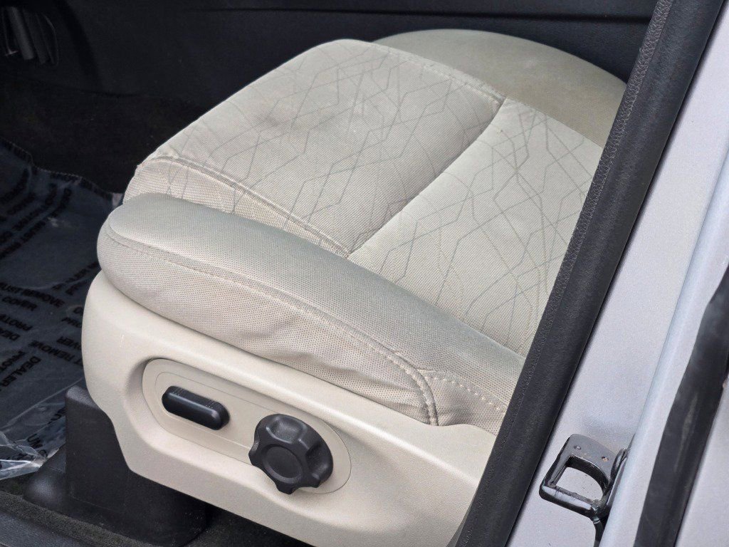 Used 2013 Ford Explorer Base image 21