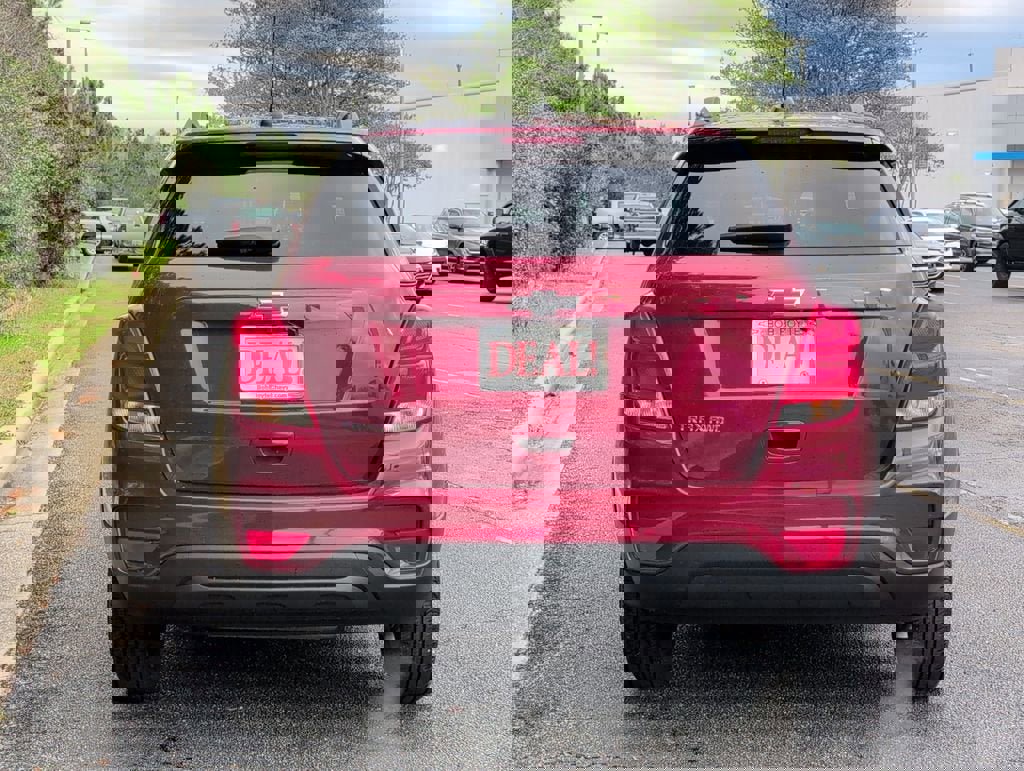 Certified 2022 Chevrolet Trax LT w/ Sport Edition image 4