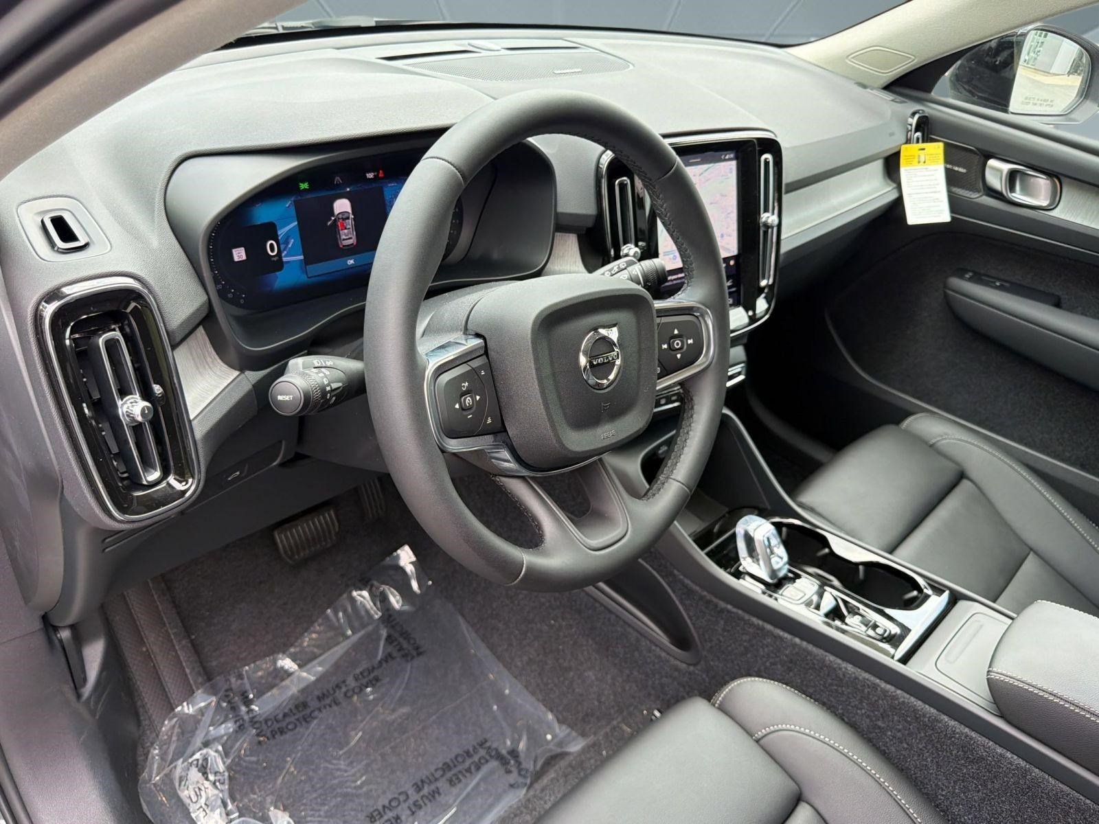 New 2026 Volvo XC40 B5 Plus w/ Climate Package AWD/4WD image 4