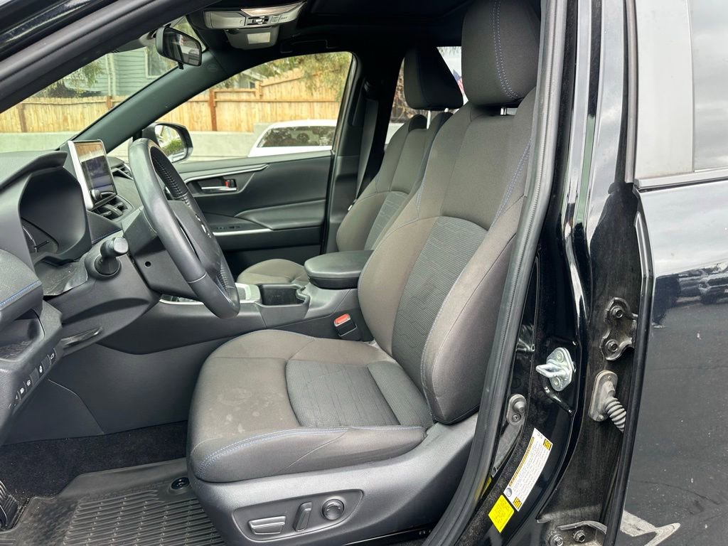 Used 2024 Toyota RAV4 SE w/ Convenience Package AWD/4WD image 11