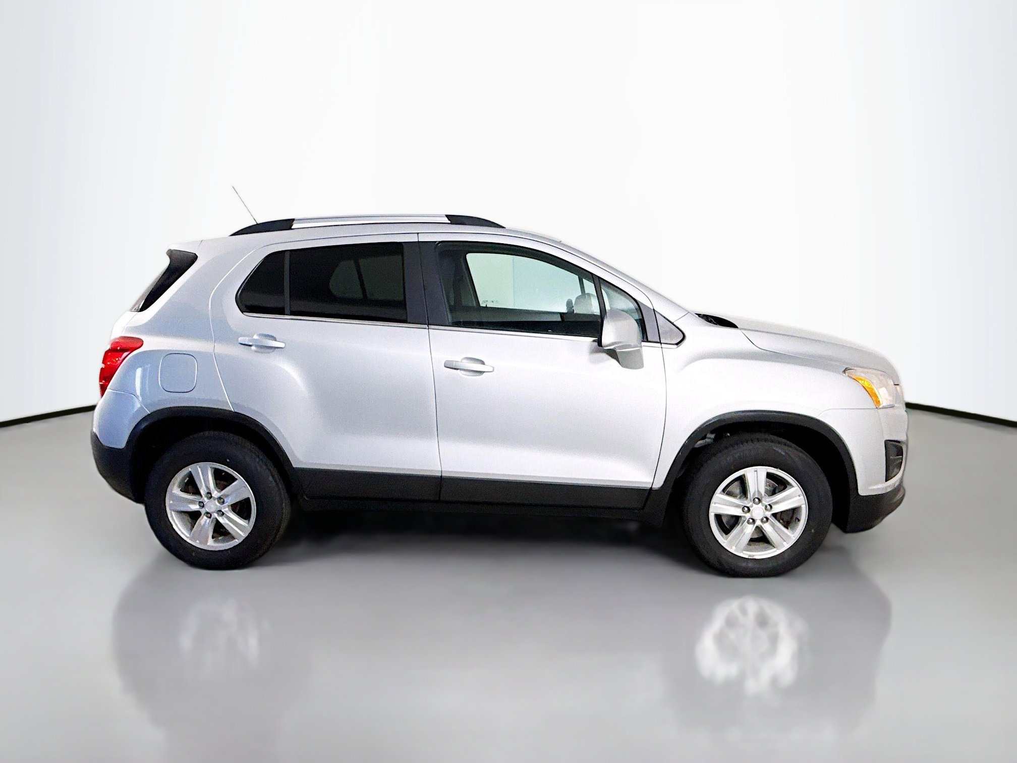Used 2016 Chevrolet Trax LT w/ LT Sun and Sound Package image 11