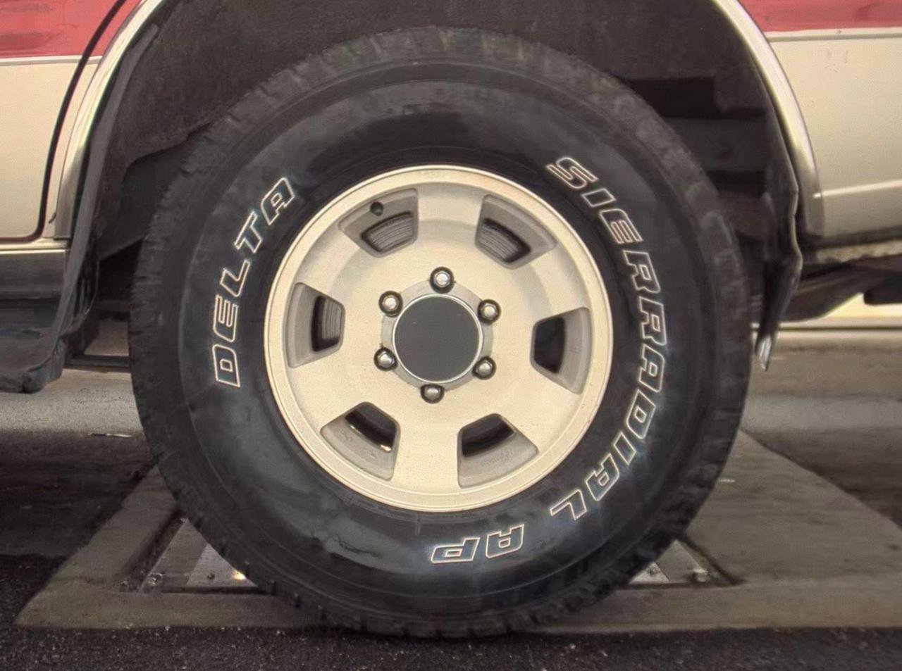 Used 1994 Isuzu Rodeo LS RWD image 8
