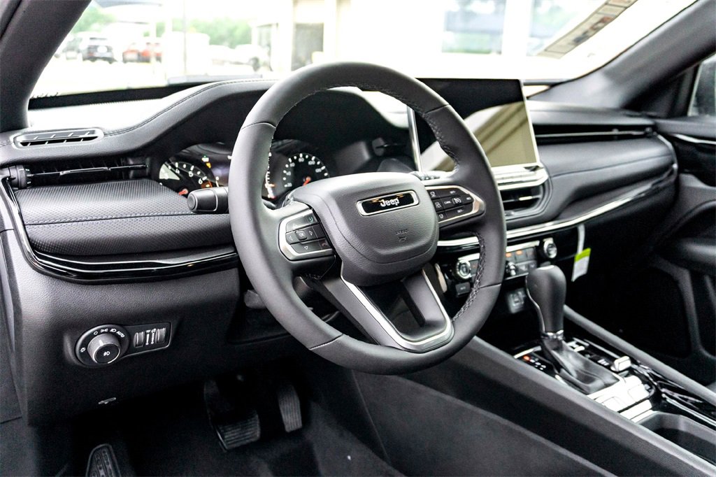 New 2026 Jeep Compass Latitude image 11