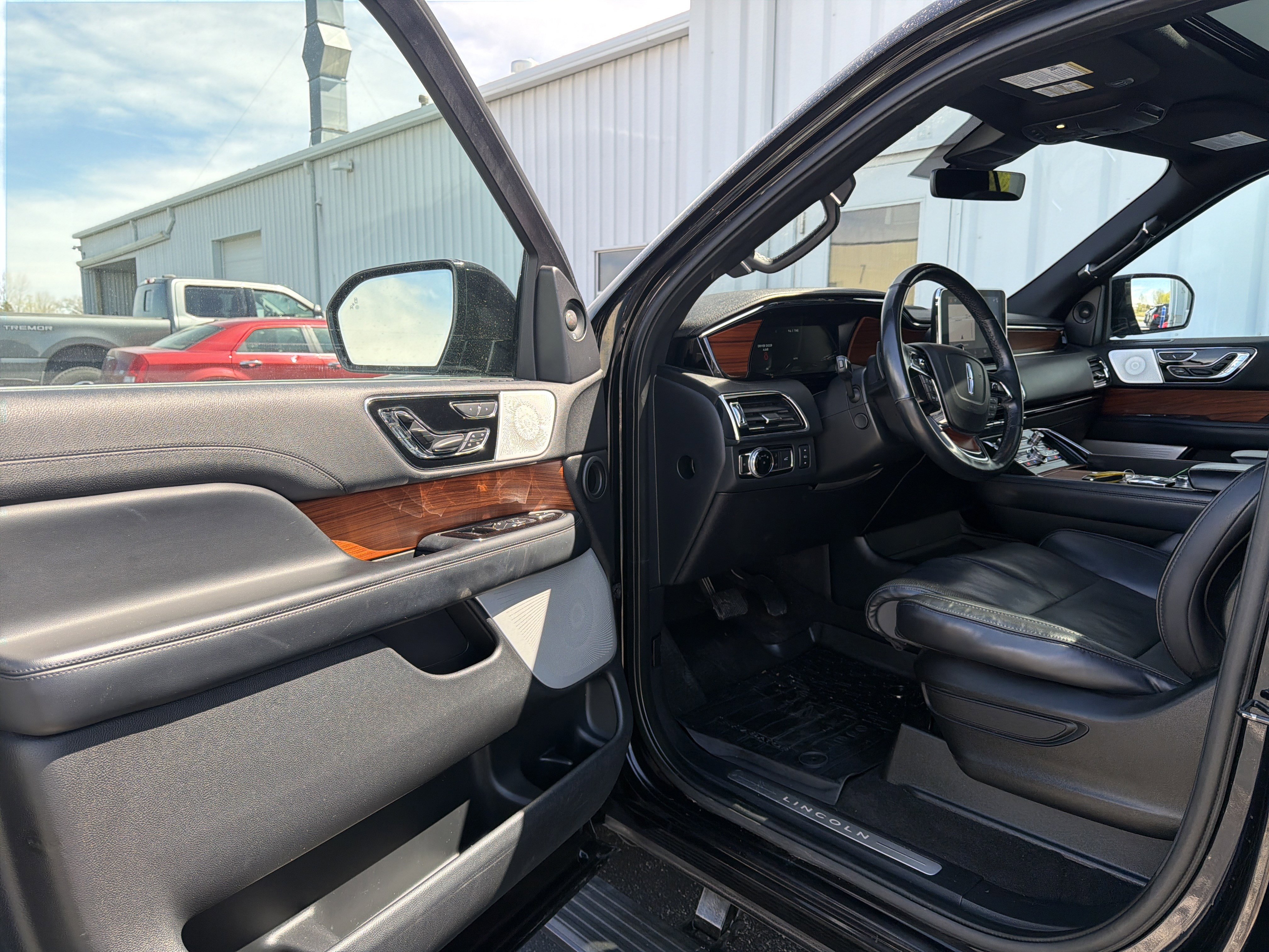 Used 2019 Lincoln Navigator Reserve AWD/4WD image 7