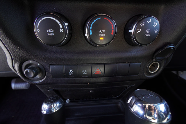 Used 2015 Jeep Wrangler Sport AWD/4WD image 16