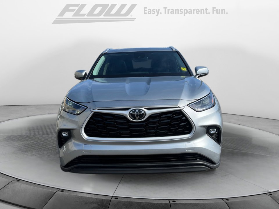 Certified 2025 Toyota Highlander XLE image 3