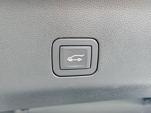 Used 2026 Chevrolet Tahoe Z71 w/ Comfort Package AWD/4WD image 31