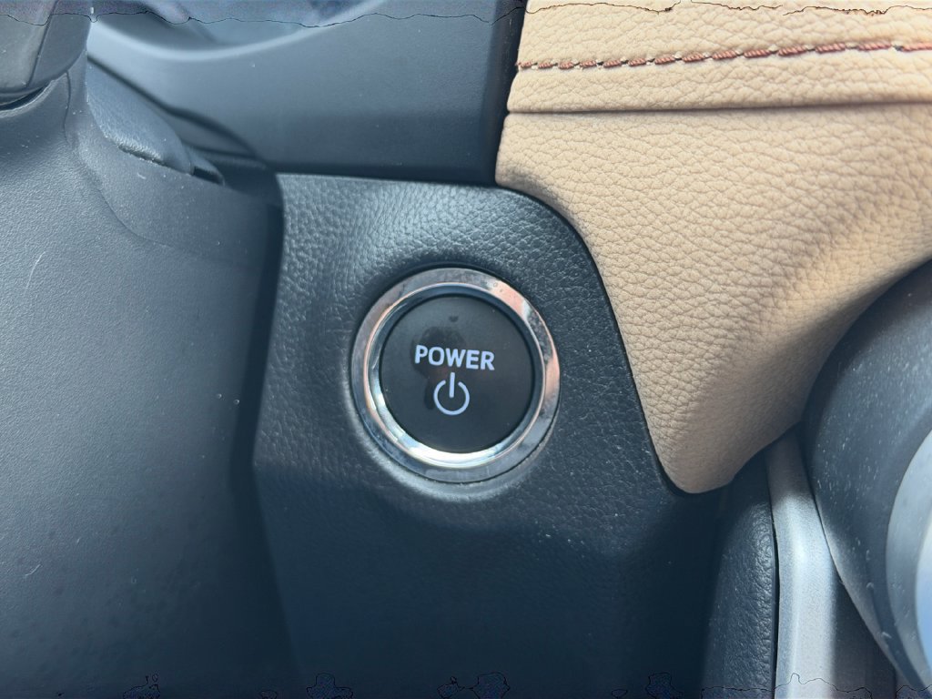 Used 2025 Toyota RAV4 XLE AWD/4WD image 17