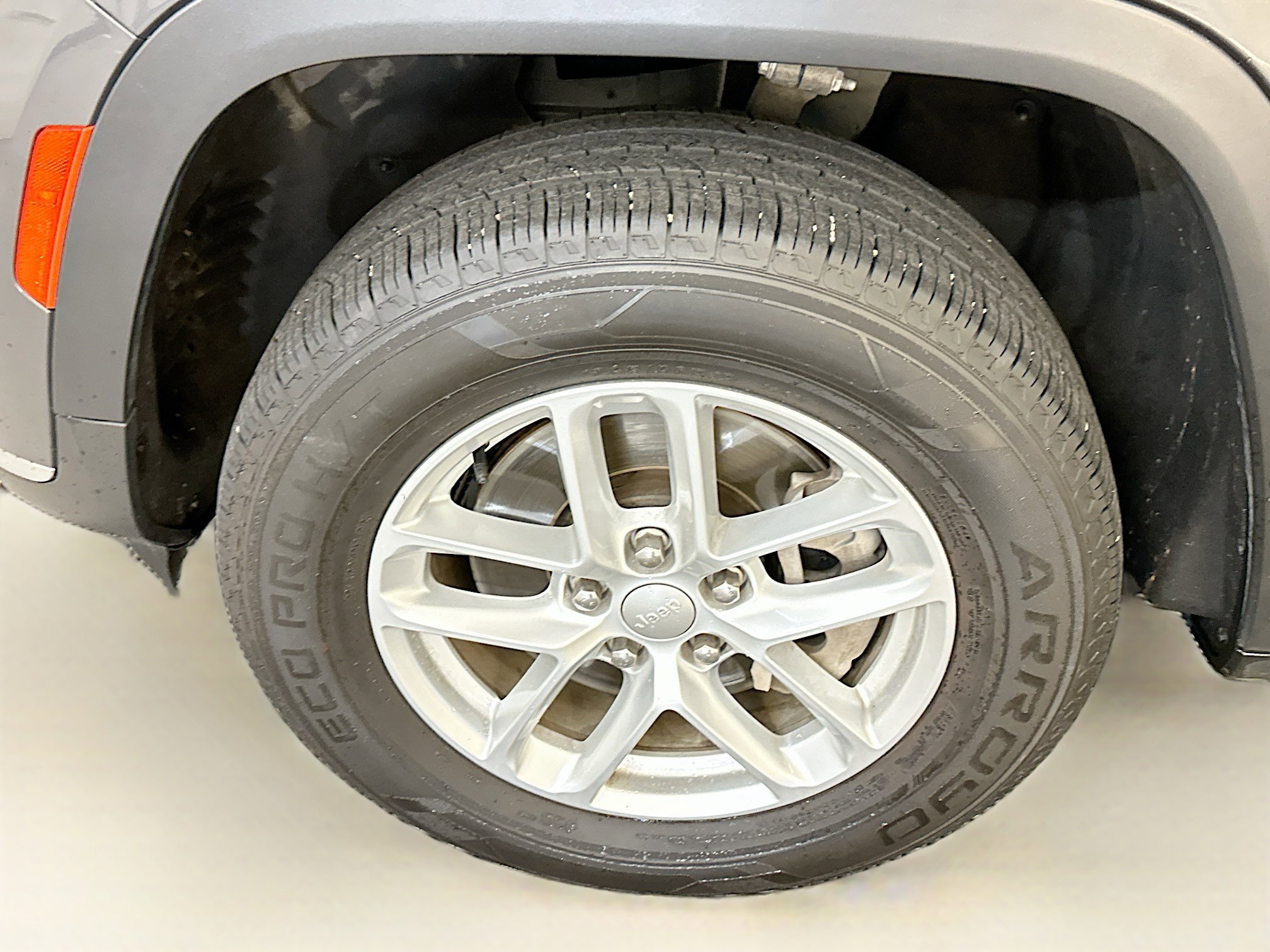 Used 2023 Jeep Grand Cherokee L Laredo image 11