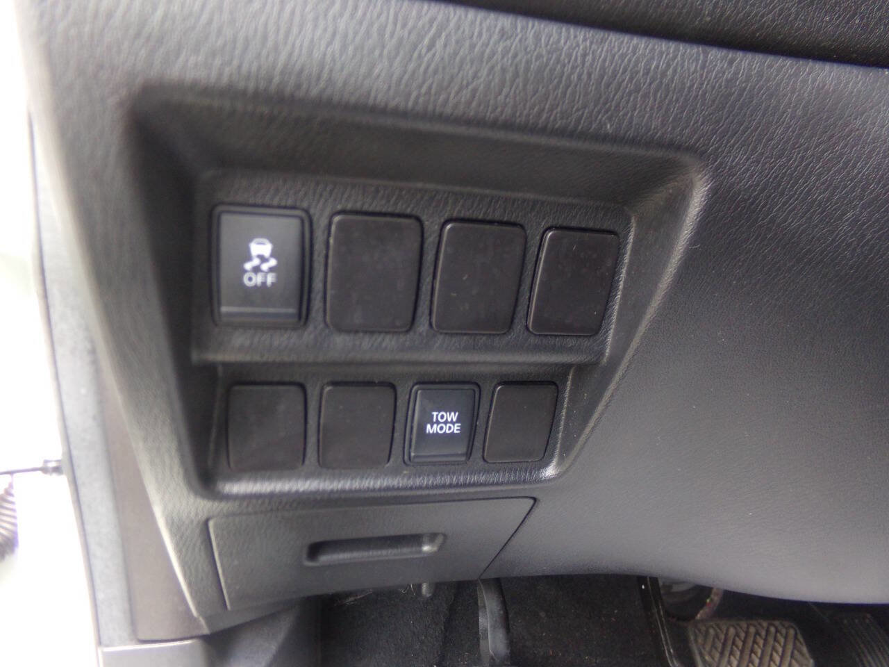 Used 2015 Nissan Pathfinder S AWD/4WD image 22