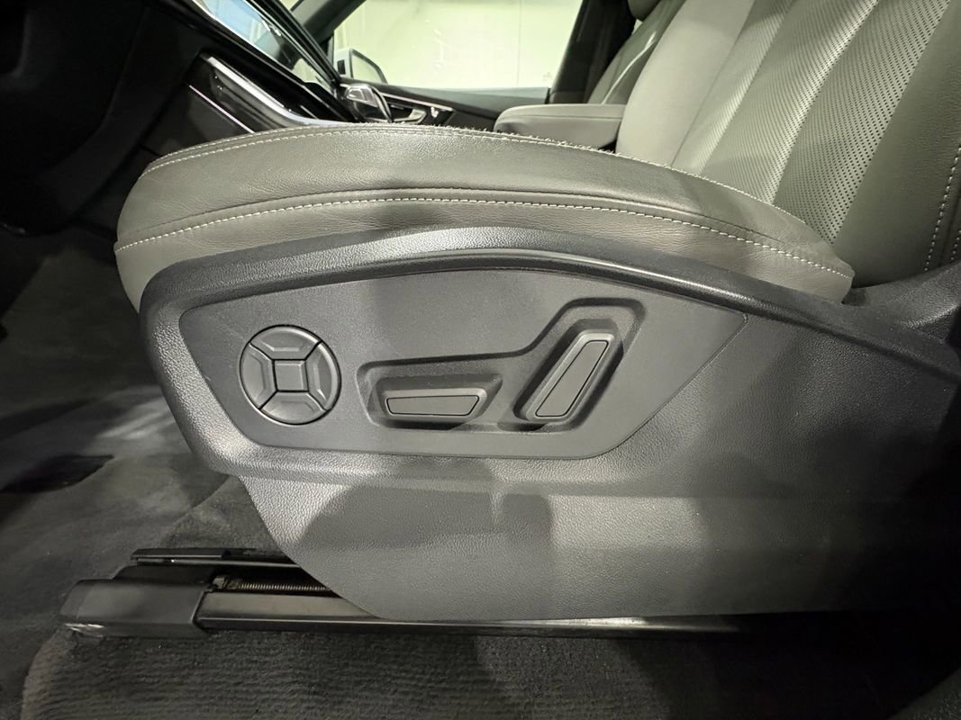 Used 2019 Audi Q8 Premium Plus w/ Premium Plus image 11