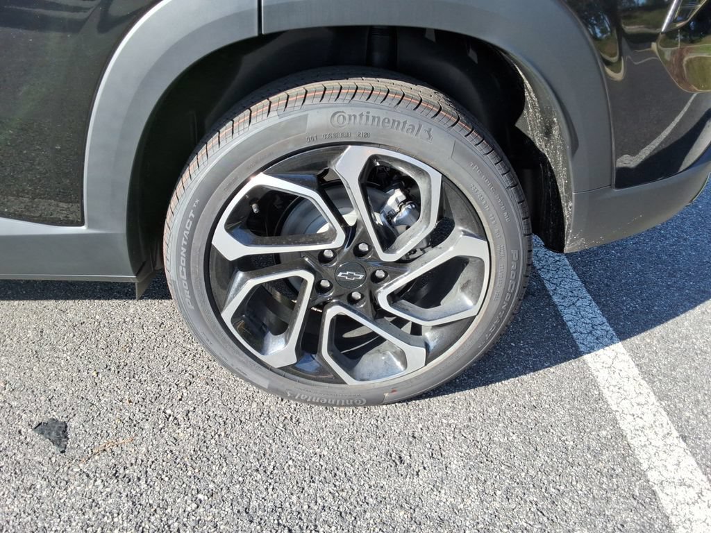 New 2026 Chevrolet Trax RS w/ Sunroof Package FWD image 11