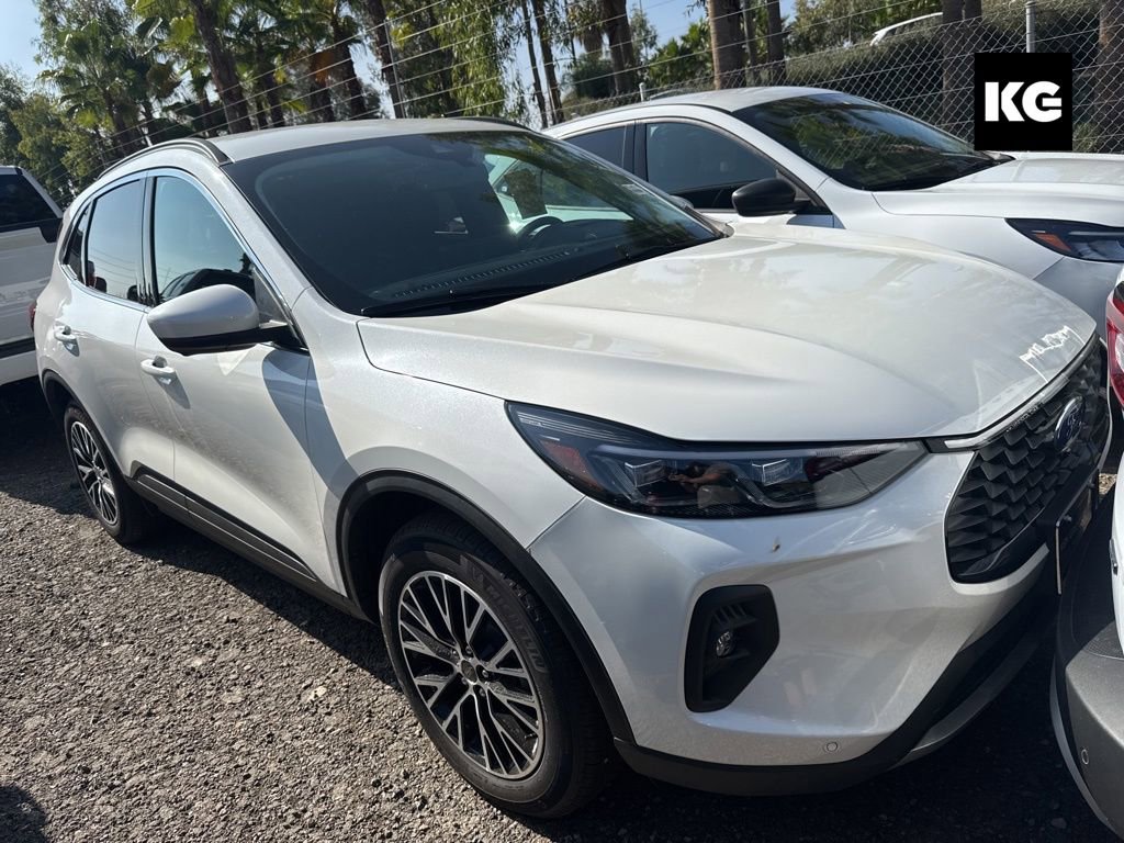 New 2025 Ford Escape SE w/ PHEV Premium Package