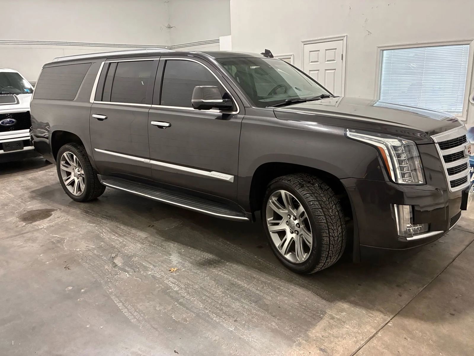 Used 2015 Cadillac Escalade ESV Luxury AWD/4WD image 13