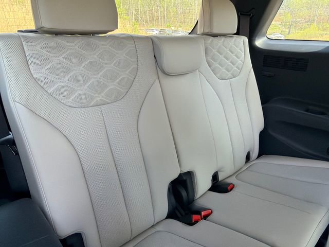 Used 2022 Hyundai Palisade Limited w/ Winter Package image 16
