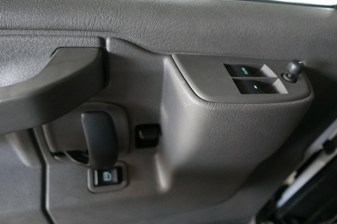 Used 2018 Chevrolet Express 2500 w/ Driver Convenience Package image 14