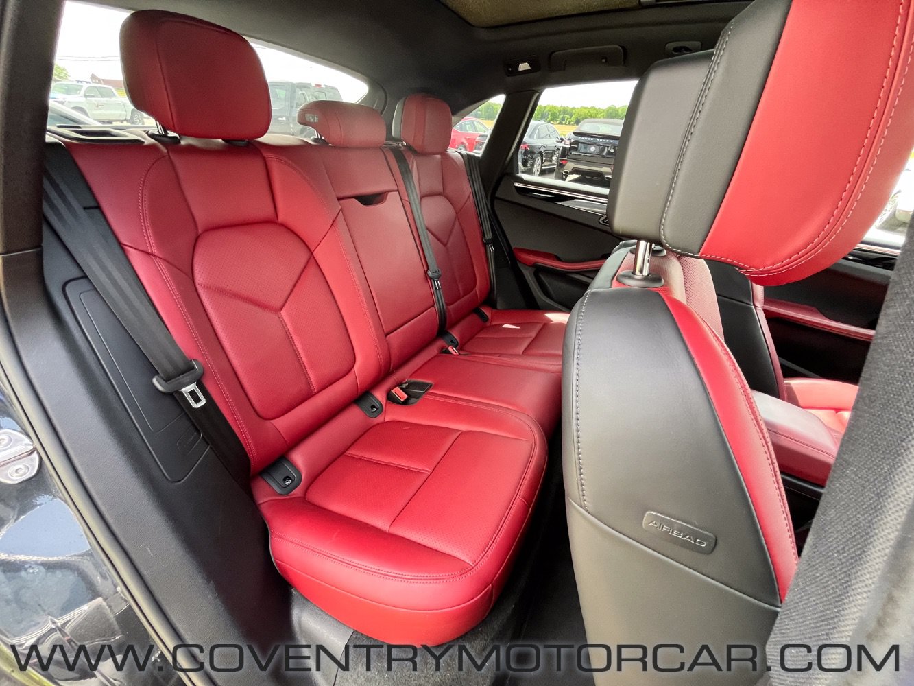 Used 2022 Porsche Macan AWD/4WD image 32