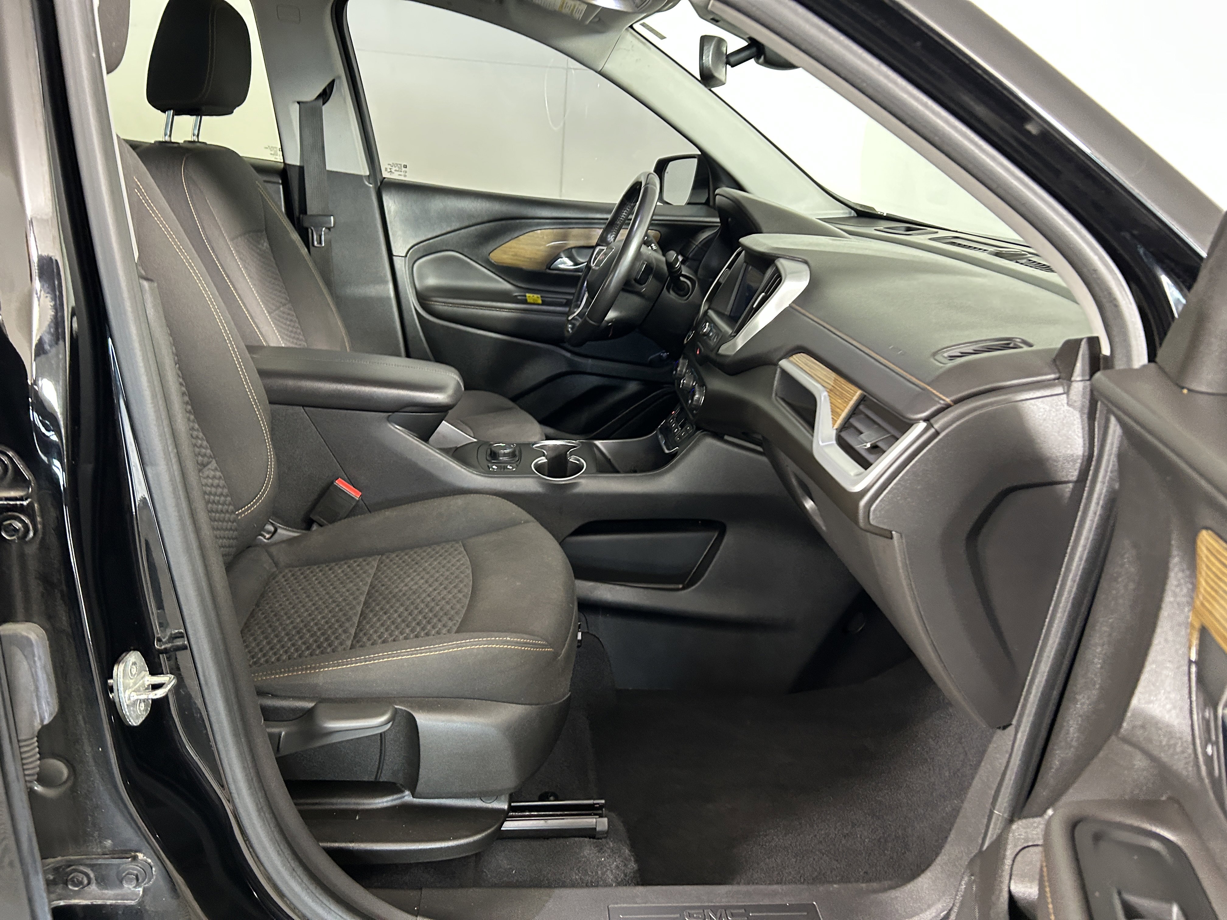 Used 2021 GMC Terrain SLE w/ Driver Convenience Package AWD/4WD image 27