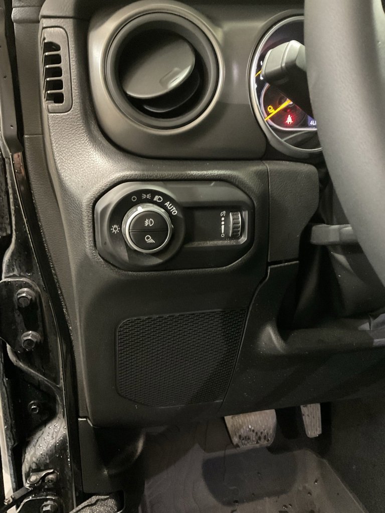 Used 2023 Jeep Gladiator Willys image 8