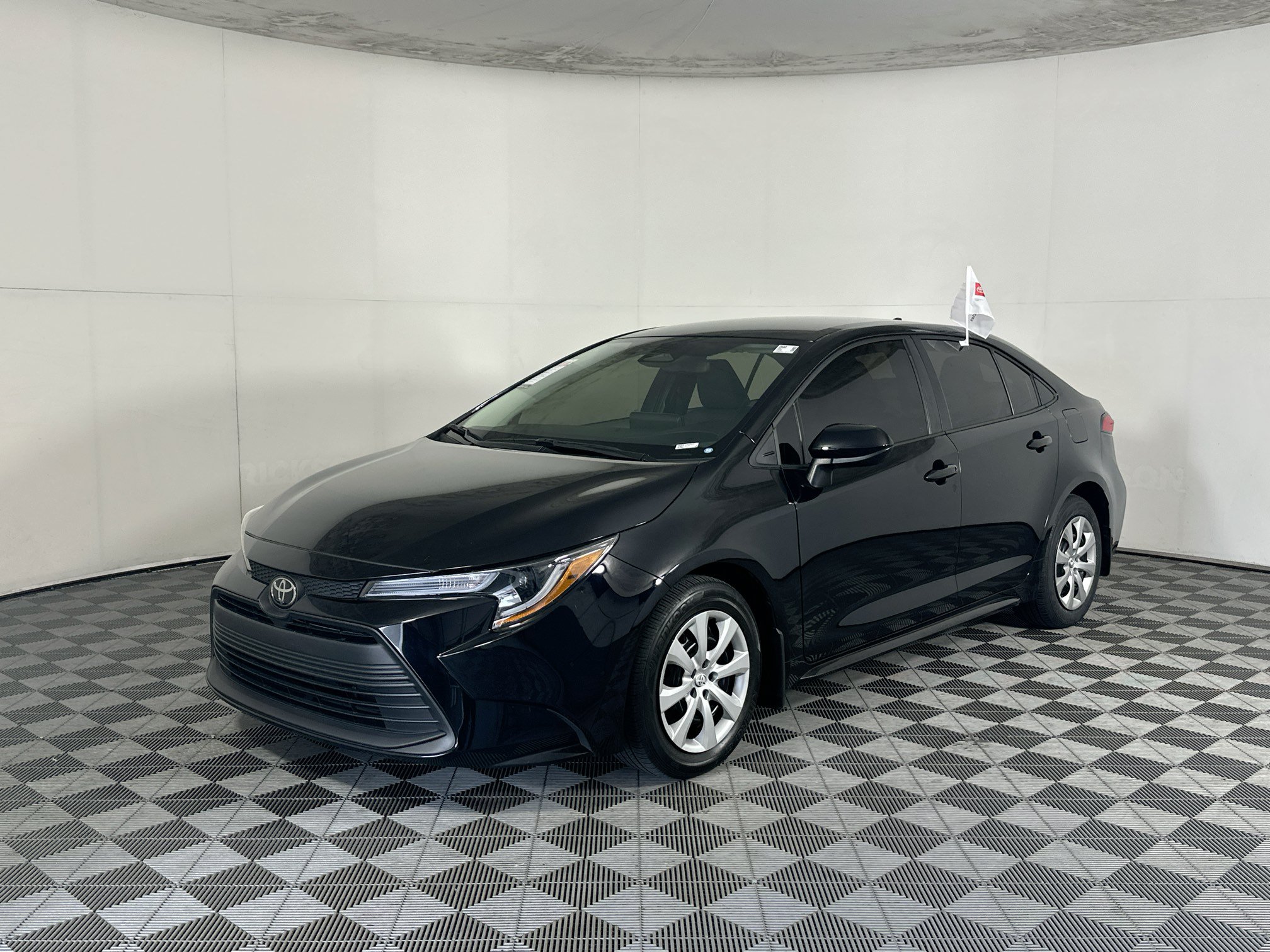 Used 2025 Toyota Corolla LE FWD image 7