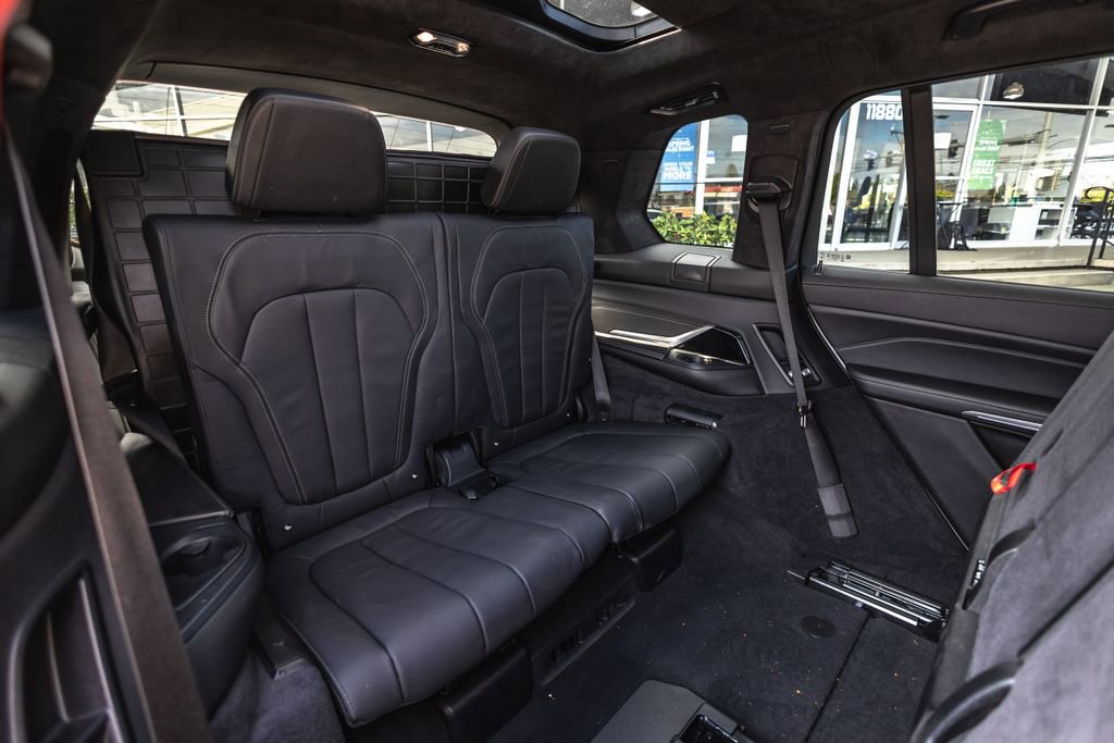Used 2022 BMW X7 M50i w/ Cold Weather Package AWD/4WD image 38